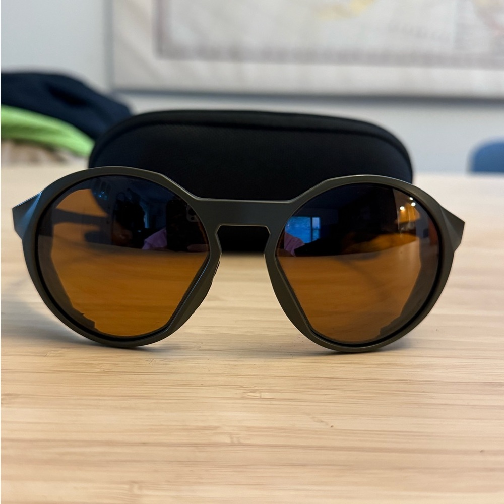 Oakley Clifden Sunglasses – Brown/Green Lenses